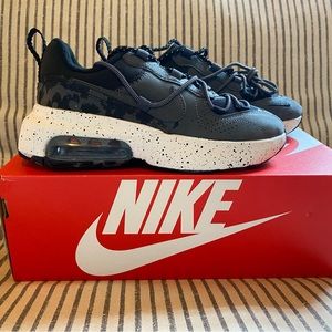 New Nike Air Max size 5.5